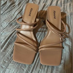 Women’s neutral heel
